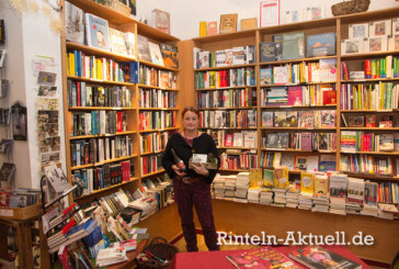 Literatur und edle Tropfen am Kirchplatz: Buch & Wein