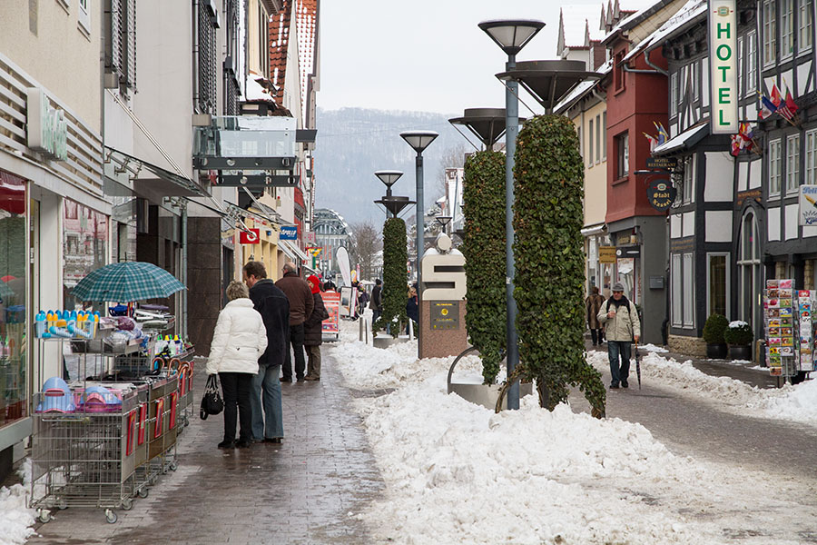 2013 zierte reichlich Schnee die Fußgängerzone zum Winter Häppchen- und Schnäppchen Markt.