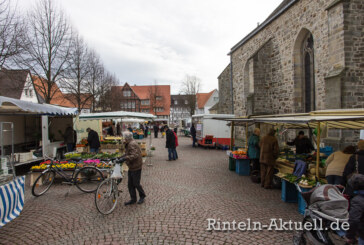 Klare Worte: Der Wochenmarkt bleibt am Kirchplatz