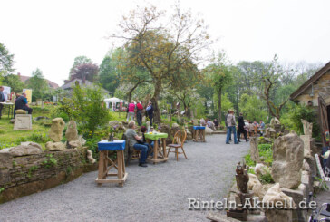 Frösche, Elfen, Eier und Vogelhäuser: Künstlerische Vielfalt beim Frühlingsfest im Steingarten an der Paschenburg