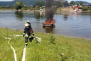 Feuer am Doktorsee: Sportboot brennt völlig aus! Feuerwehr Rinteln verhindert Schlimmeres.