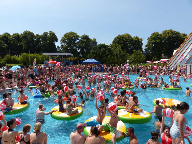 sparkasse-schaumburg-sommer-pool-party