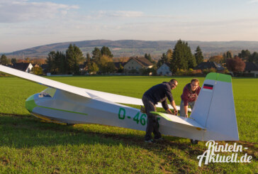 Flieger grüßte den Acker: Segelflugzeug mit Außenlandung in Rinteln