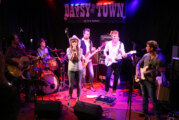Country & Western zur Weihnachtszeit: Daisy Town spielt im Brückentorsaal