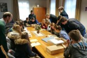Schüler des Gymnasiums besuchen Rintelner Stadtarchiv