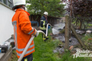 Möllenbeck: In Brand geratener Komposthaufen löst Feuerwehreinsatz aus