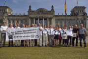 Bürgerinitiative Transit Weserbergland und Bürgermeister übergeben 24.200 Unterschriften im Deutschen Bundestag