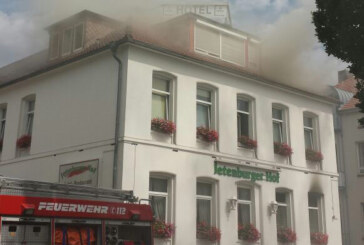 Brand im "Jetenburger Hof": 170 Feuerwehrleute im Einsatz, 8 Verletzte