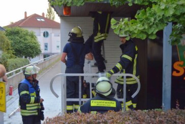 Kabelbrand: Feuerwehr öffnet Hauswand in Bahnhofstraße
