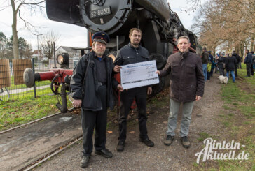 Dampfeisenbahn Weserbergland und „Else“ freuen sich über 1.000 Euro