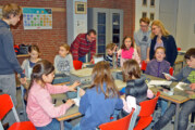Spielerisch für Physik begeistert: 14 Grundschulklassen besuchen Gymnasium