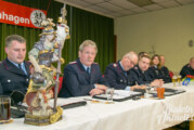 Sankt Florian ist schon da: Feuerwehr Krankenhagen begrüßt Schutzpatron für neues Hauptquartier