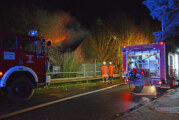 Auetal: Feuer vernichtet Scheune und Haus, 350.000 Euro Schaden