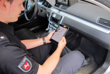 Polizei Rinteln, Bückeburg und Nienburg mit Tablet-PCs in Streifenwagen