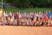 Viertklässler aller Grundschulen schnuppern beim Tennisverein Rot-Weiß Rinteln