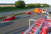 A2: Unfall mit PKW-Überschlag nach LKW-Reifenplatzer