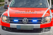 Uchtdorf: Motorradfahrerin (20) bei Unfall mit parkendem Auto verletzt