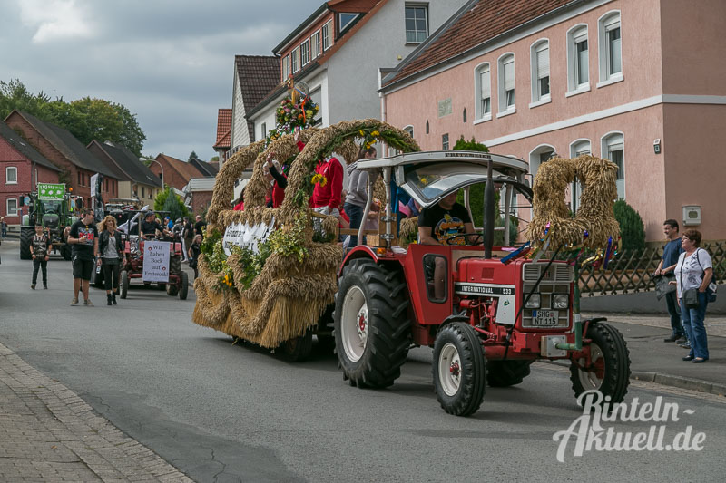 07-rintelnaktuell-erntefest-dorfgemeinschaft-umzugswagen-feier-motto-2016-klosterdorf