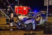 Portabrücke: Auto prallt gegen Ampel, Fahrer schwer verletzt