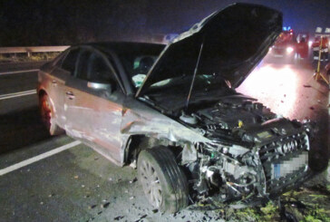Unfall auf B83: Audi gerät in Gegenverkehr, zwei Verletzte