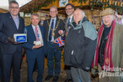 Besuch aus Kendal (UK): Vier Bürgermeister auf dem Weihnachtsmarkt der Lebenshilfe
