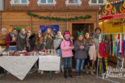 Weihnachten in anderen Ländern: Hildburgschule mit Keksverkauf und Projekt im Mehrgenerationenhäuschen