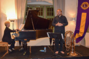 Neujahrskonzert des Lions Clubs Rinteln: Barfuß musikalisch mit Klavier und Tuba