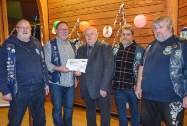 Blaue Ritter mit großem Herz: „Blue Knights“ Motorradclub spendet 500 Euro an Lebenshilfe Rinteln