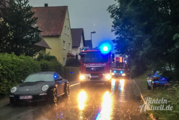 Blitzeinschlag in der Friedrichstraße / Feuerwehreinsatz auch in Eisbergen