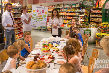 Mit Frühstück im Combi-Markt: Comenius-Kindergartenkinder blicken hinter die Kulissen