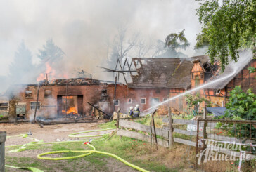 Update: Bauernhof-Großbrand in Eisbergen / 90 Feuerwehrleute im Einsatz