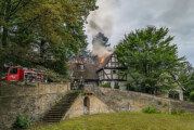 Feuer auf Schloss Arensburg: Feuerwehr verhindert Ausbreiten der Flammen