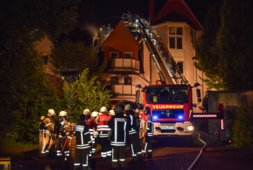 Stadthagen: Wohn- und Geschäftshaus in Flammen / Polizei vermutet Brandstiftung