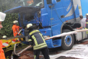 A2: Feuerwehren löschen LKW-Brand bei Bad Eilsen / Gaffer bremsen und knipsen