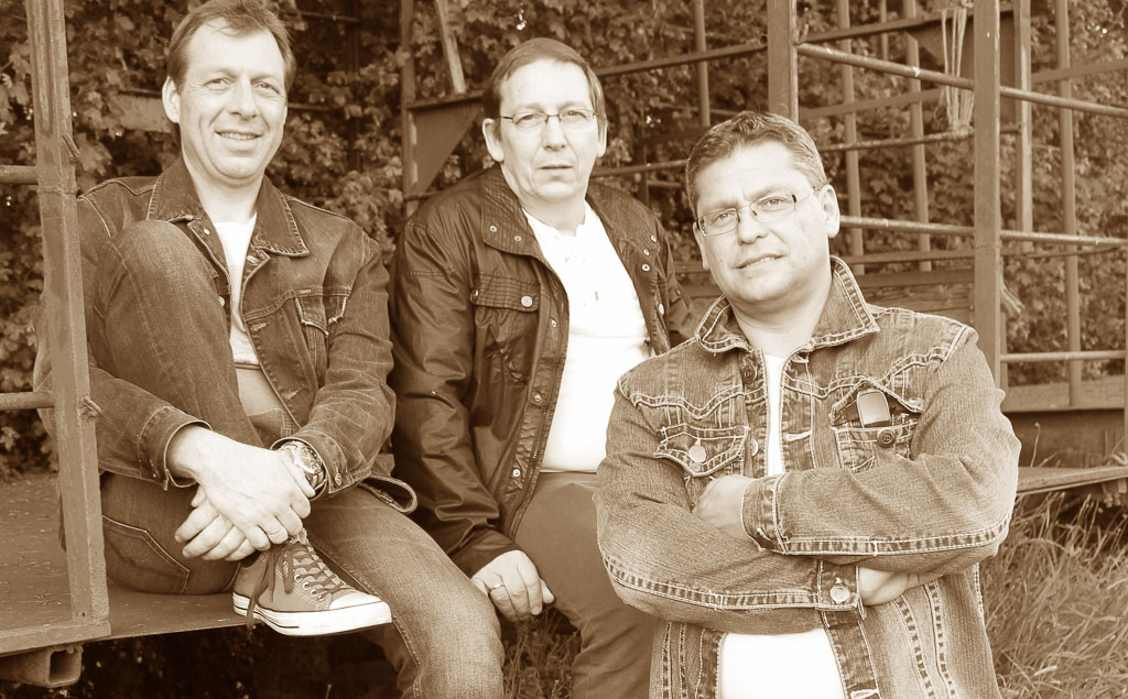 Die Prime Time Blues-Band mit Stephan Stemme (Bass), Michael Boden (Gitarre) und Rainer Julitz (Schlagzeug).