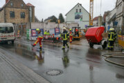 Bückeburg: Bagger beschädigt Gasleitung / Großeinsatz der Feuerwehren