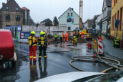 Fünf Stunden Großeinsatz in Bückeburg: Bagger beschädigt Gasleitung in der Innenstadt