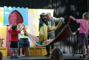 „Das Kamel aus dem Fingerhut“: Mitspieltheater für Kinder im Familienzentrum