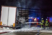 Bei Veltheim: LKW-Anhänger auf A2-Rastplatz in Flammen