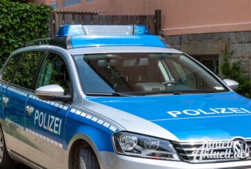 PKW-Spiegel beschädigt: Polizei sucht Zeugen einer Unfallflucht zwischen Eisbergen und Möllenbeck