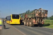 Rinteln: Bus überholt Traktor – Unfall auf Hartler Straße