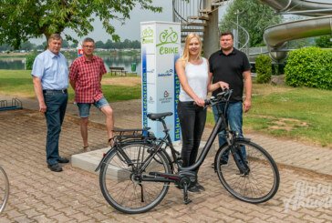 Stromtankstelle am Doktorsee: Stadtwerke Rinteln eröffnen Ladestation für E-Autos und E-Bikes