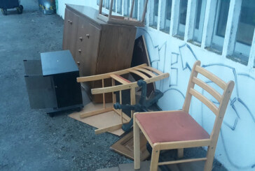 Illegale Müllentsorgung: Möbel auf Flugplatzgelände in Rinteln abgestellt