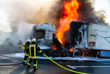 Porta-Autohof auf der A2: LKW mit Bananen brennt