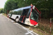 Bus zwischen Wennenkamp und Uchtdorf von Straße abgekommen: Fahrer stirbt an Unfallstelle