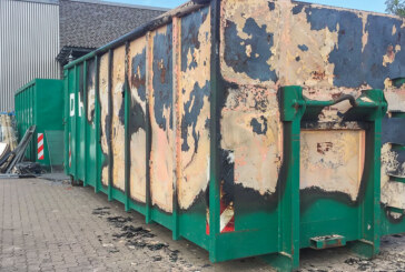Brandstiftung am Combi-Markt: Unbekannte zünden Container und Papierstapel an