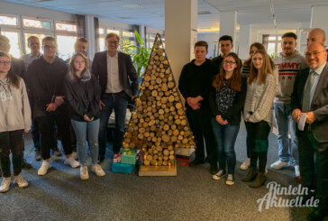 Rintelner Berufsschüler bauen Weihnachtsbäume für den guten Zweck