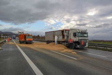 A2 bei Veltheim: Getreide sorgt für Vollsperrung der Autobahn
