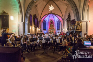 Musikalische Bescherung: Schüler des Gymnasiums geben Weihnachtskonzert in der Kirche