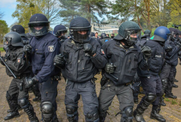 Großübung der Bereitschaftspolizei auf Gelände der Prince Rupert School in Rinteln